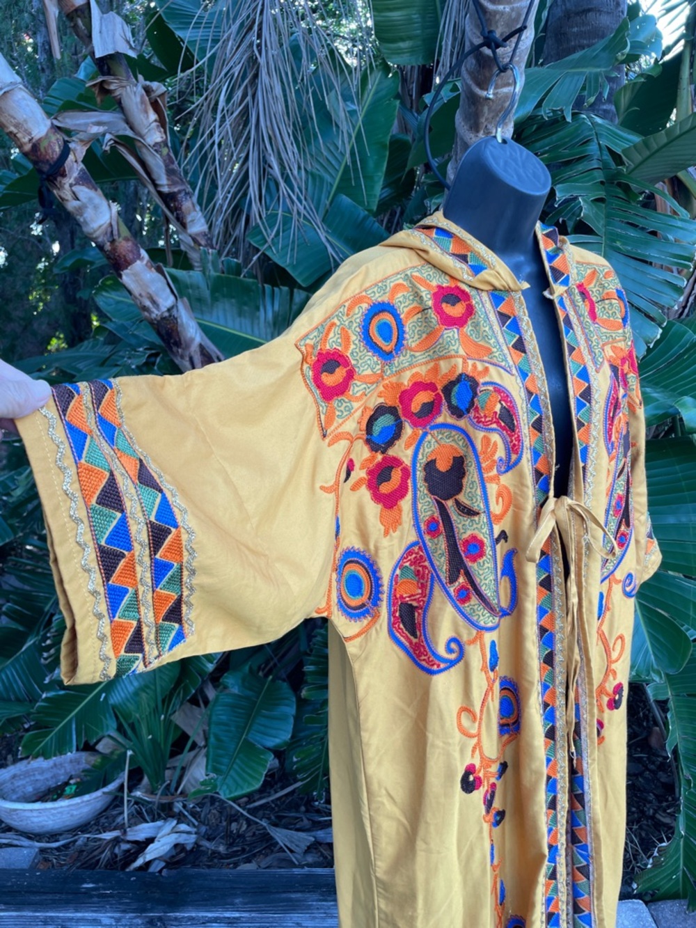 embroidered hooded, full length of jacket - Picture 3 of 8